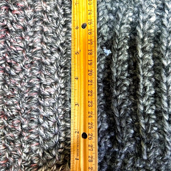 Handcrafted crocheted hot-mat or potholder.  7 inches long & 5 1/2 inches wide - Picture 4 of 5